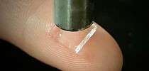 超音波で粘着力を回復できる接着剤を開発！ 剥がれない絆創膏ができるかも - ナゾロジー