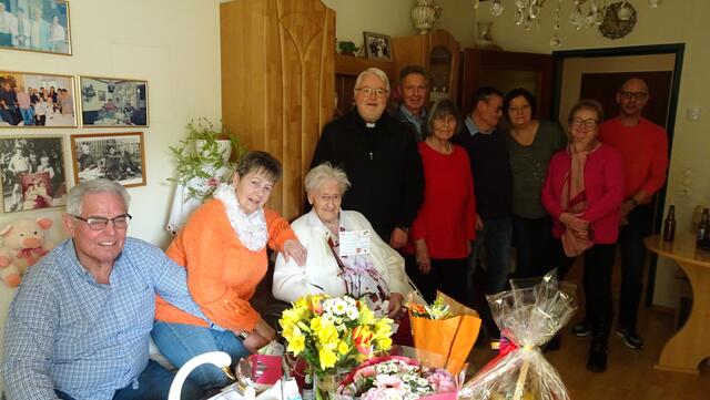 Juliane Rauter feiert ihren 102. Geburtstag – aufrichtige, herzliche Gratulation!