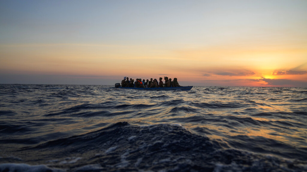 Πλοιάριο με 60 μετανάστες εντοπίστηκε στα νότια της Κρήτης