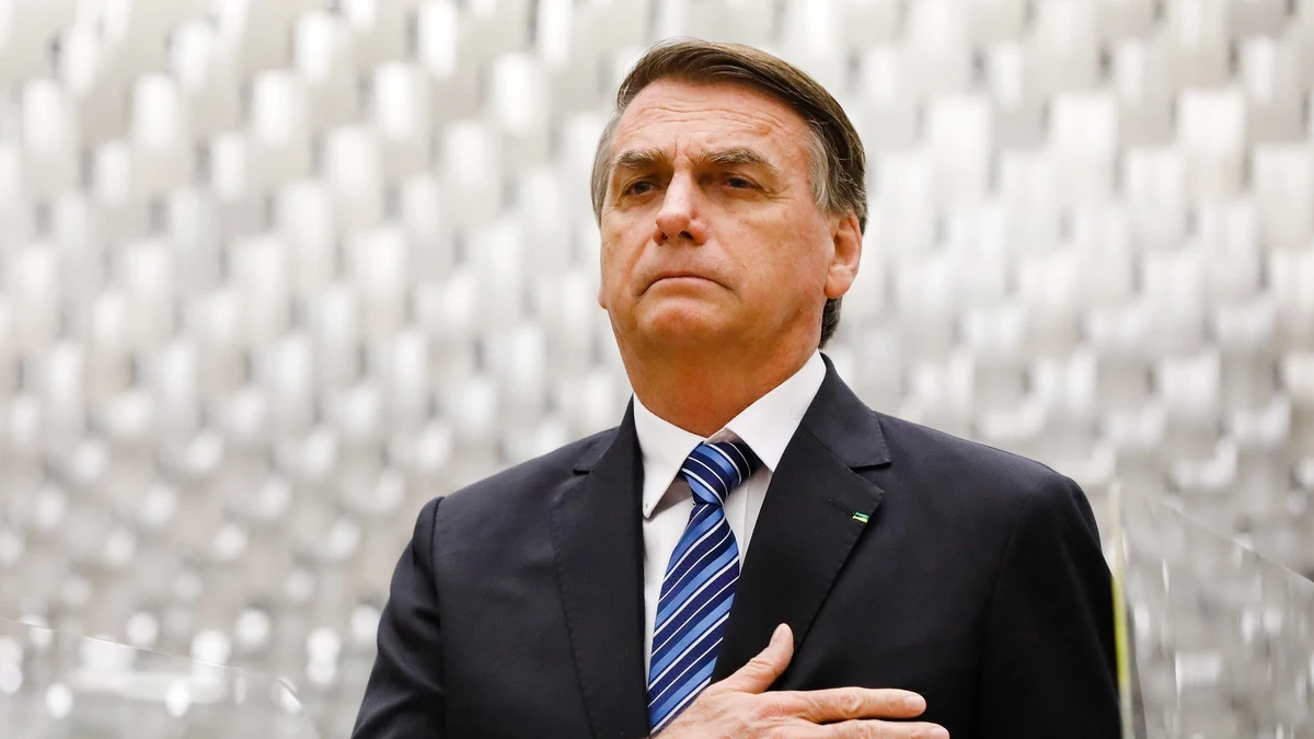 Escándalo en Brasil: la Policía acusa a Bolsonaro de falsificar su cartilla de vacunación contra la covid