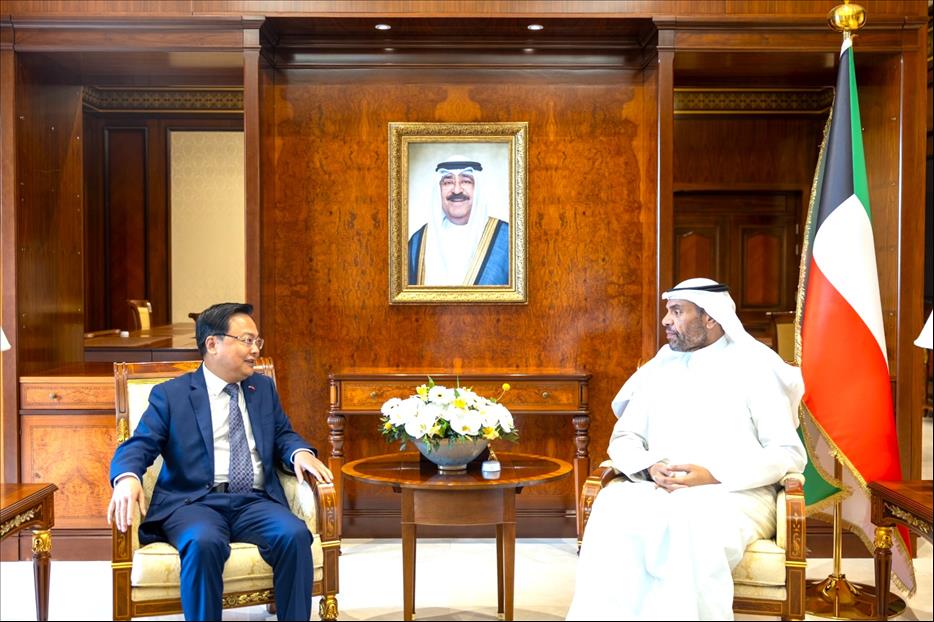 Kuwaiti FM, Chinese Amb. Discuss Bilateral Ties, Strategic Cooperation