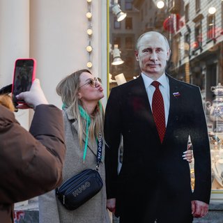 Poetin wordt dit weekend opnieuw verkozen: zo nam hij Rusland stapje voor stapje in een wurggreep