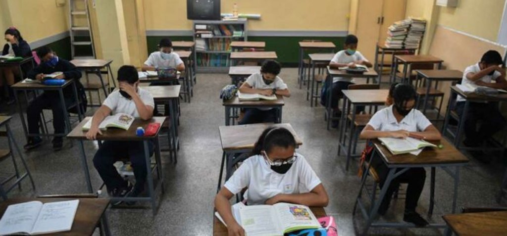 Uno de cada tres venezolanos de entre 3 y 24 años de edad no estudia