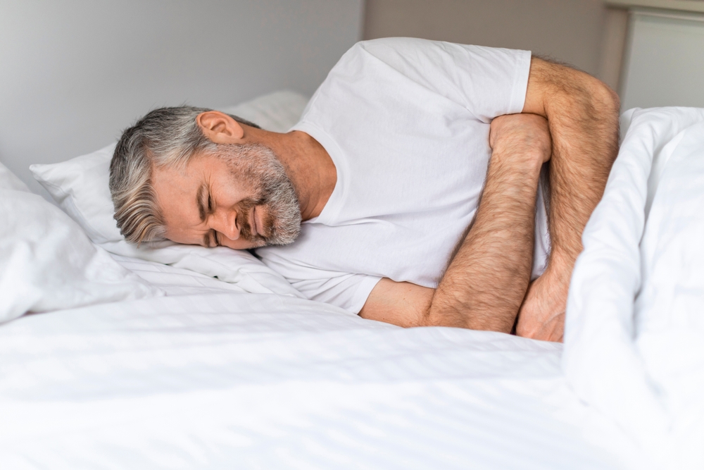 Hasfájás vagy gyomorfájdalom gyötri éjszaka? Ezek az okok állhatnak a háttérben