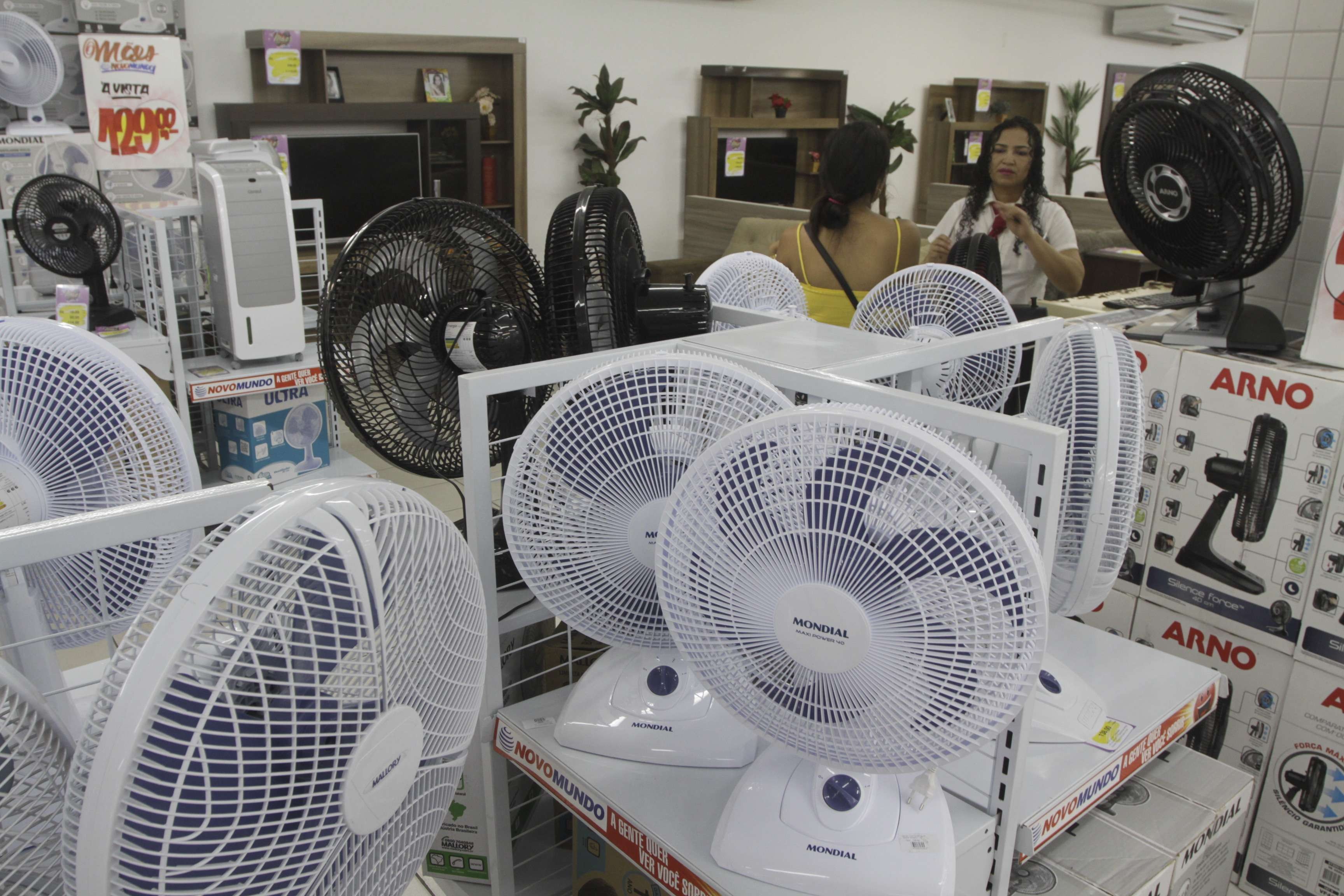 Soma de verão e onda de calor faz consumo de energia elétrica crescer até 12% na região