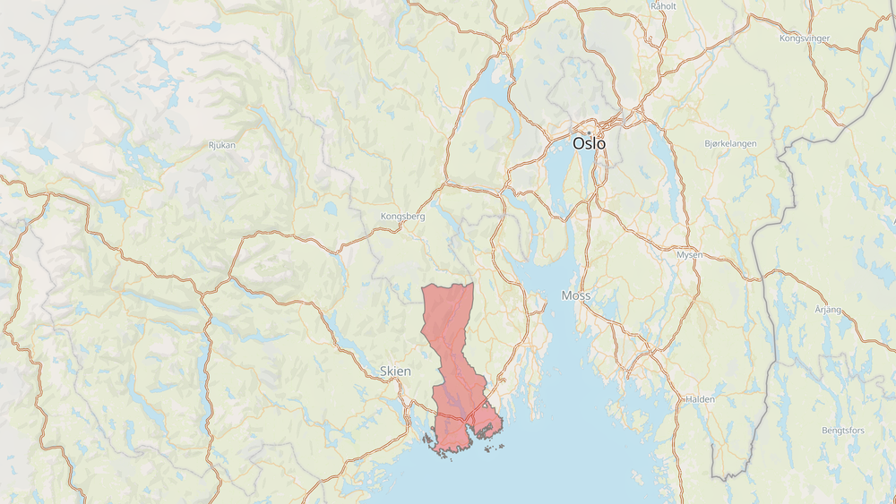 Brann i enebolig i Larvik – kan ikke reddes