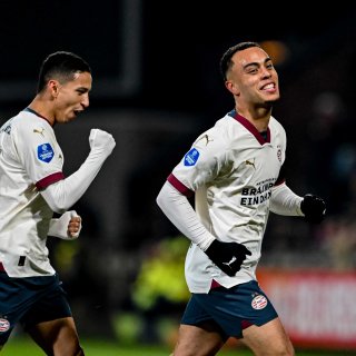 PSV weer dichter bij de landstitel na benauwde winst op Go Ahead Eagles