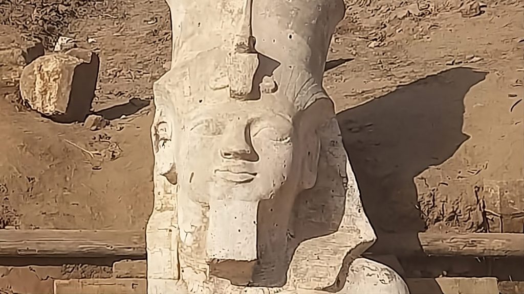 II. Ramszesz hatalmas szobrára bukkantak