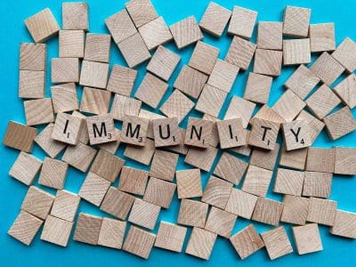 8 факторов, ослабляющих иммунитет после 50 лет