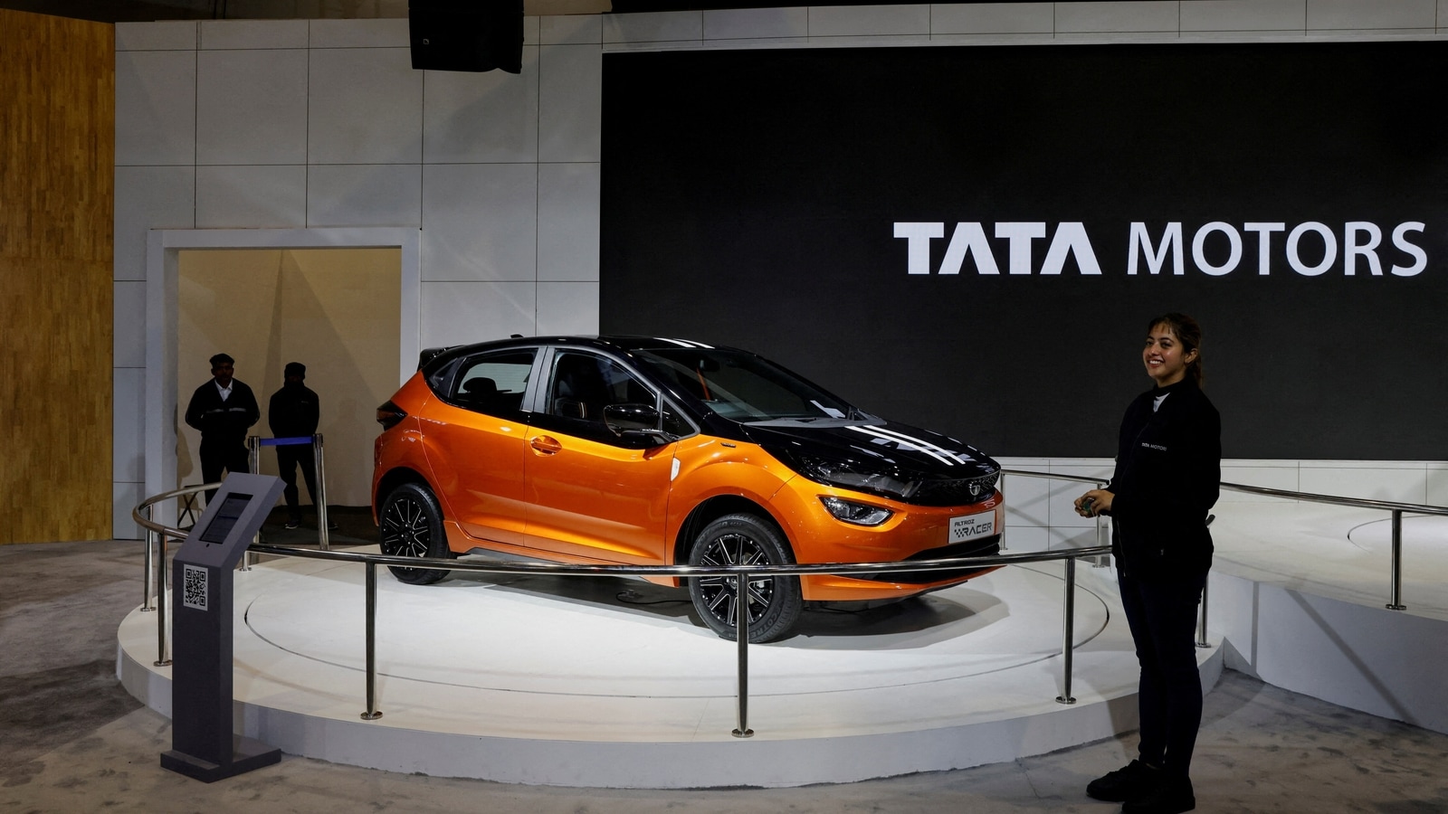 Planning to buy a new car? Tata Motors to hike prices up to 2% from this date - Hindustan Times