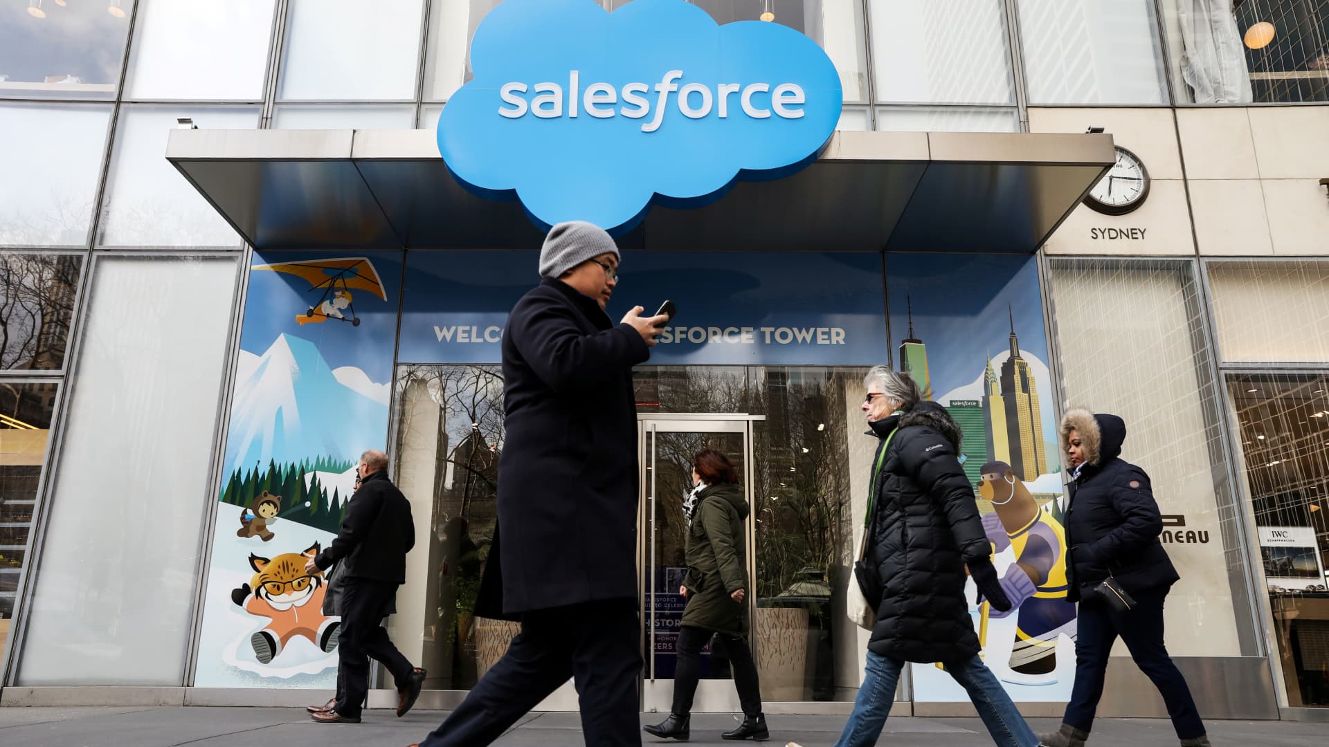 Salesforce drops after reports it's in talks to acquire Informatica - CNBC