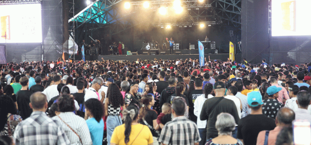 Concierto juvenil cristiano inundó de bendiciones la concha acústica del Polideportivo de Maturín