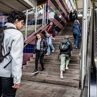 Liften of roltrappen op metrostations in Amsterdam gemiddeld drie weken stuk: ‘Dit kun je mensen niet aandoen’