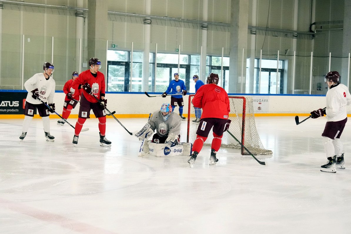 Jaunie hokejisti patīkami pārsteidz izlases treneri, varēšana jāapliecina arī pārbaudes spēlēs