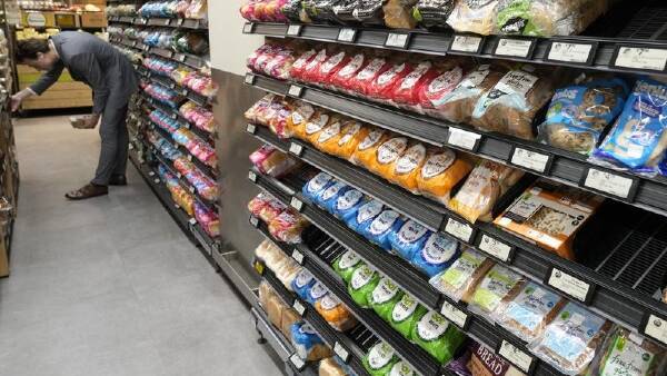 'We're sceptical' on supermarket break-up push: Labor