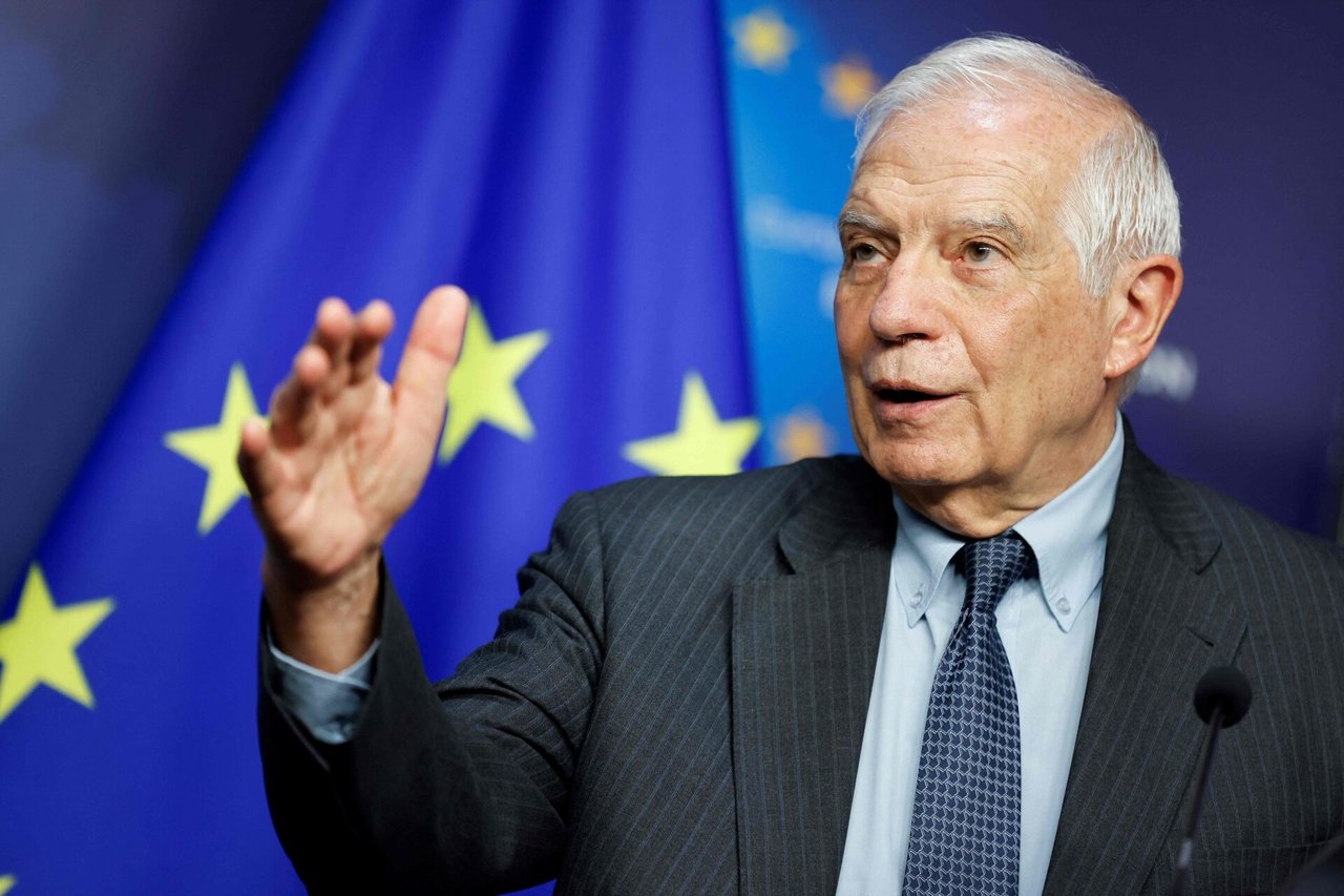 J.Borrellis: Vakarai nesuteikia Ukrainai reikalingų oro gynybos priemonių