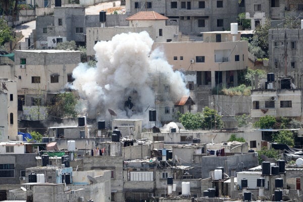 Izraelské sily zabili na západnom brehu Jordánu desať militantov, tvrdí armáda
