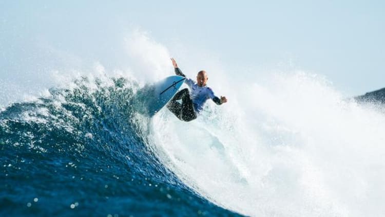 Emotional Kelly Slater falls out of tour, spelling an end to his phenomenal career