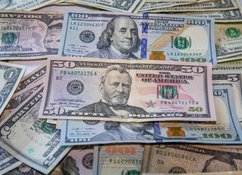 Dólar cerró arriba de $3.900 a la espera de resultados empresariales en Estados Unidos