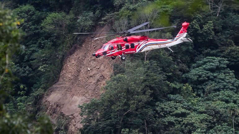 Séisme à Taiwan : le bilan monte à au moins 13 morts, des hélicoptères mobilisés pour évacuer des touristes