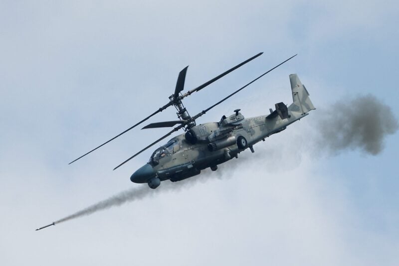 Rusland laat echte helikopters landen op geschilderde nepstraaljagers – dat is niet handig