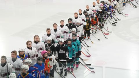 Latvijas hokejistes uzvar Lielbritāniju un ar otro vietu noslēdz PČ pirmās divīzijas B grupas turnīru