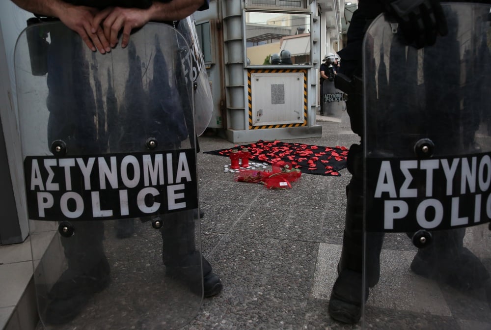 Γυναικοκτονία στους Αγ. Αναργύρους: «Ο Εισαγγελέας να καλέσει και τα ηγετικά στελέχη», λέει η ΠΟΑΣΥ