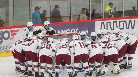 Latvijas hokejistes ar uzvaru un otro vietu noslēdz Pasaules čempionāta pirmās divīzijas B grupas turnīru