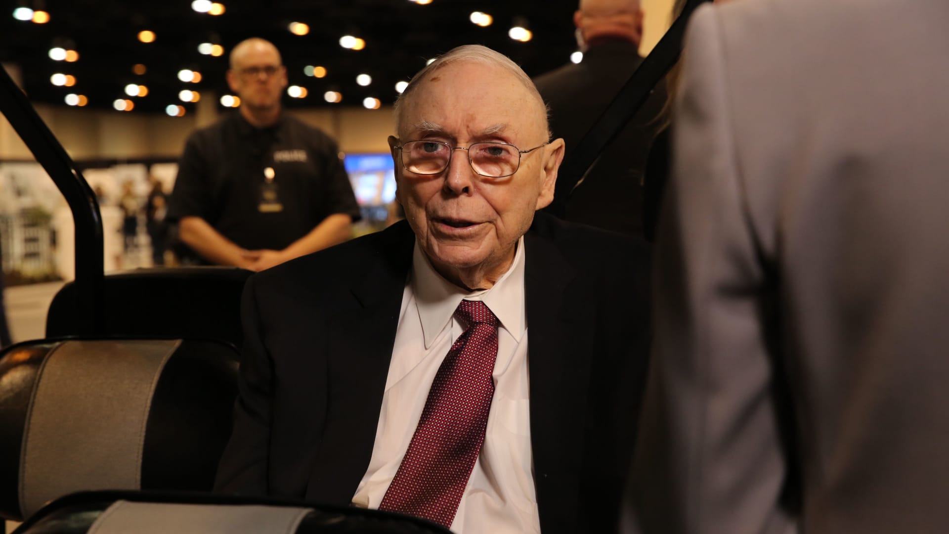 Berkshire shareholders remember Charlie Munger—3 lessons that will make you a better investor - CNBC