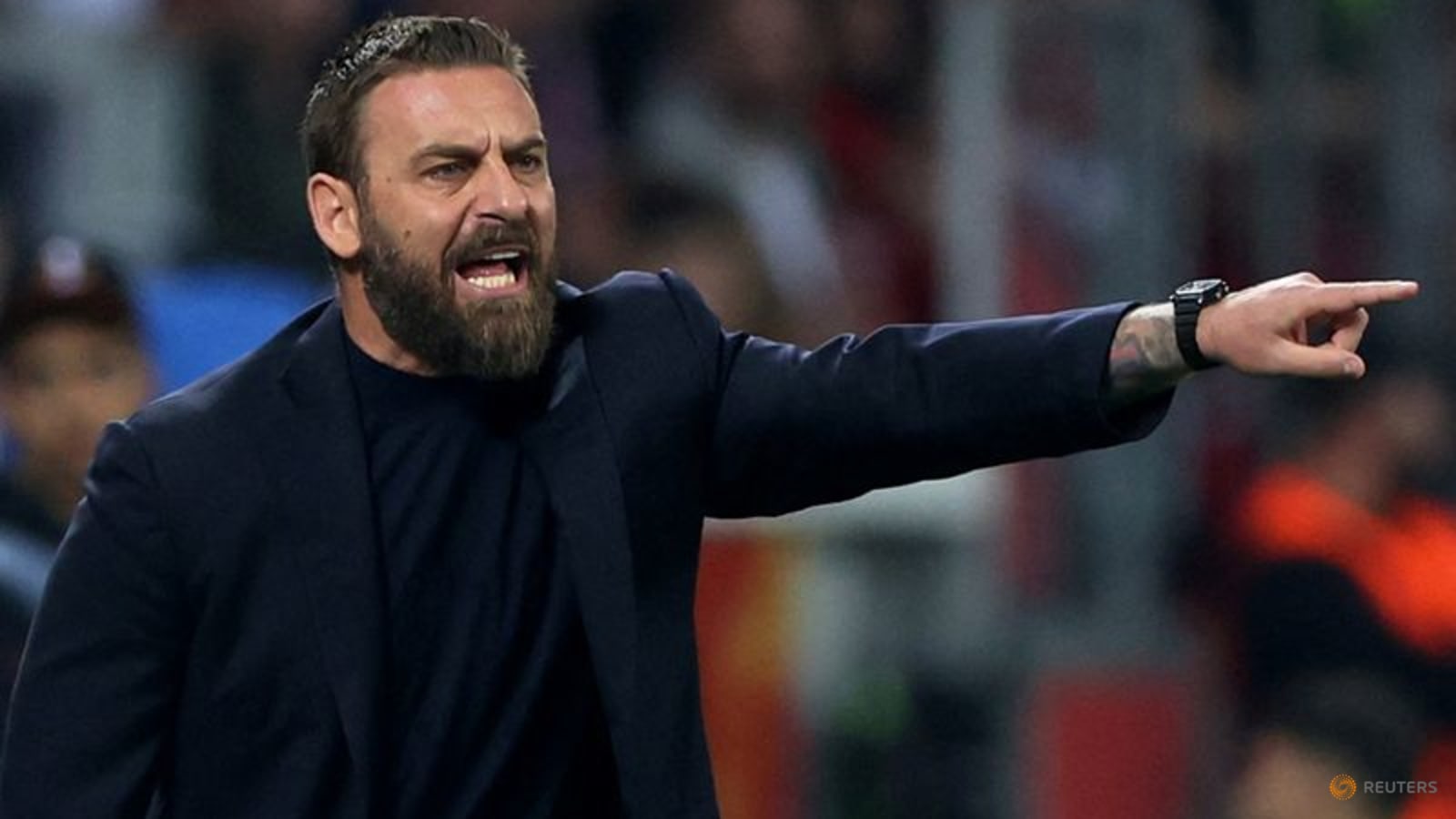 Roma boss De Rossi signs new contract until 2027