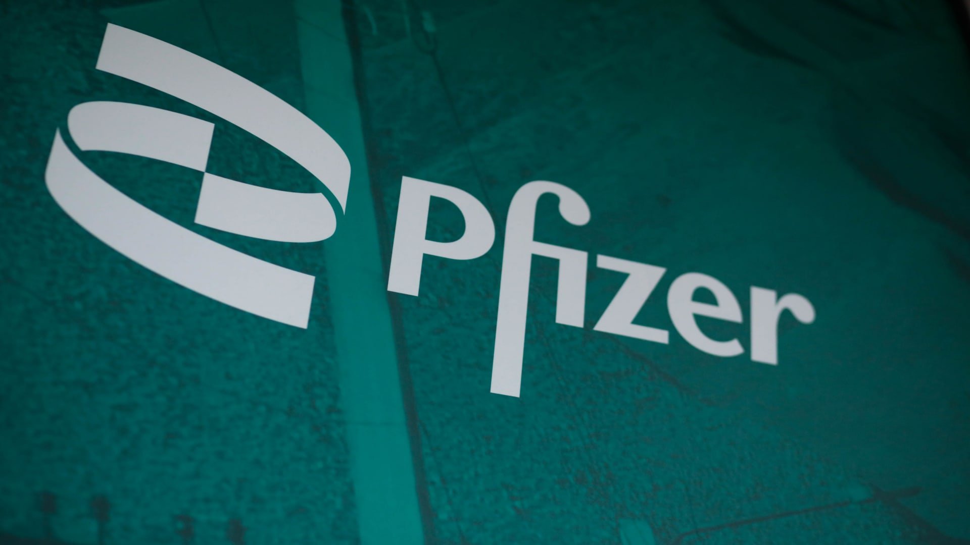 Pfizer struggles to claw back faith with Wall Street and its employees as it recovers from the Covid decline - CNBC