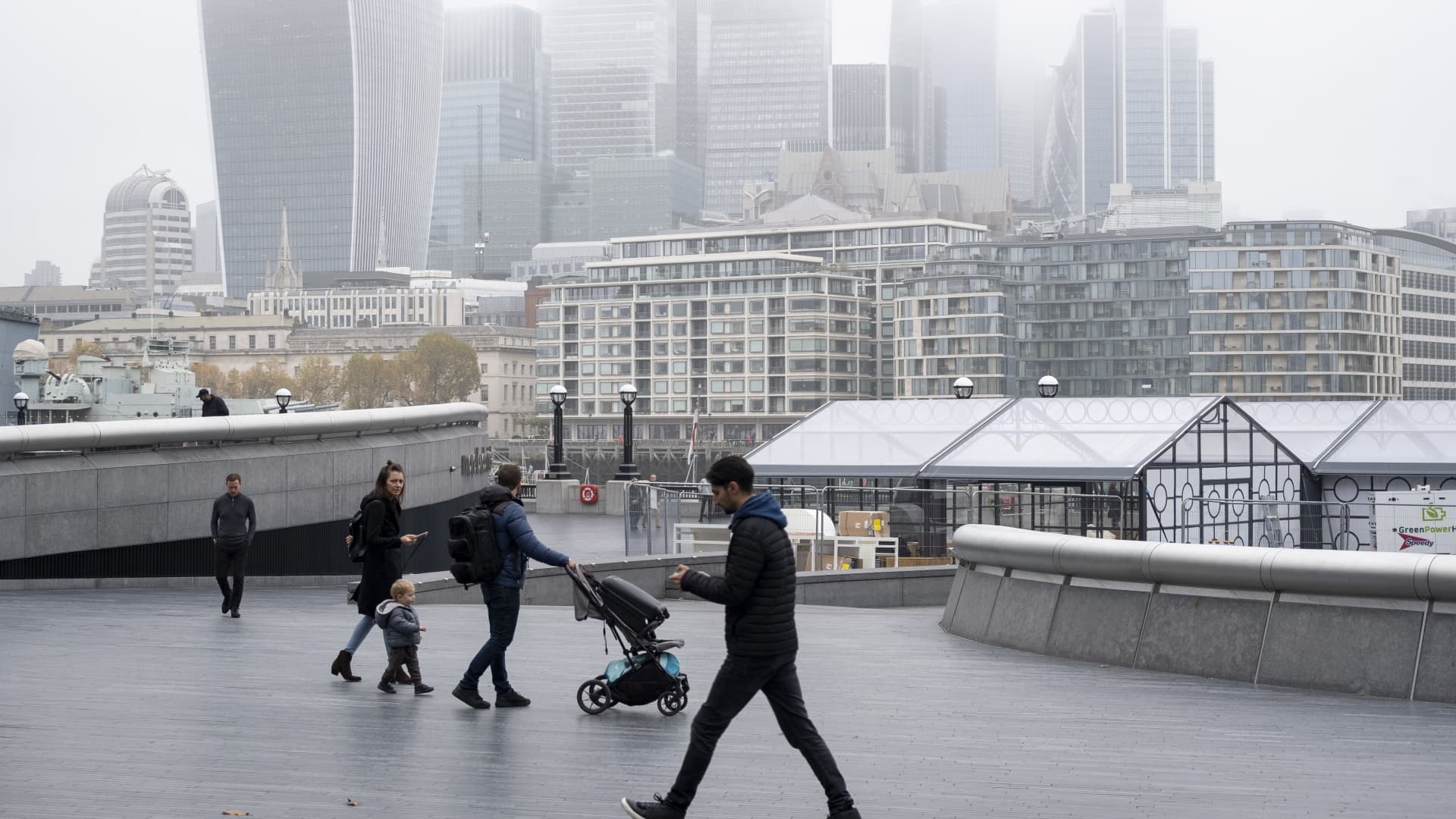 UK economy ekes out 0.1% growth in the third quarter, below expectations - CNBC