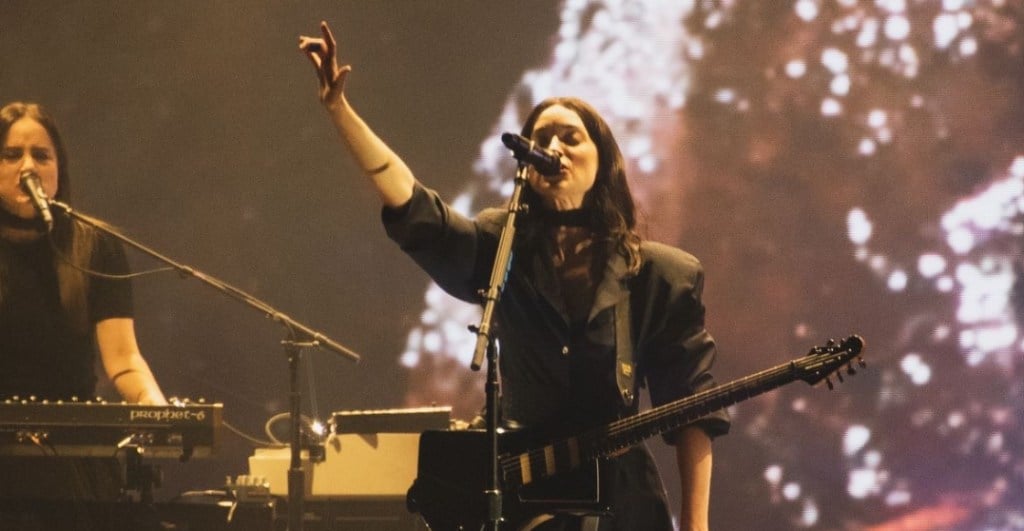 St. Vincent en el Corona Capital 2024: Una deuda saldada cantando en español