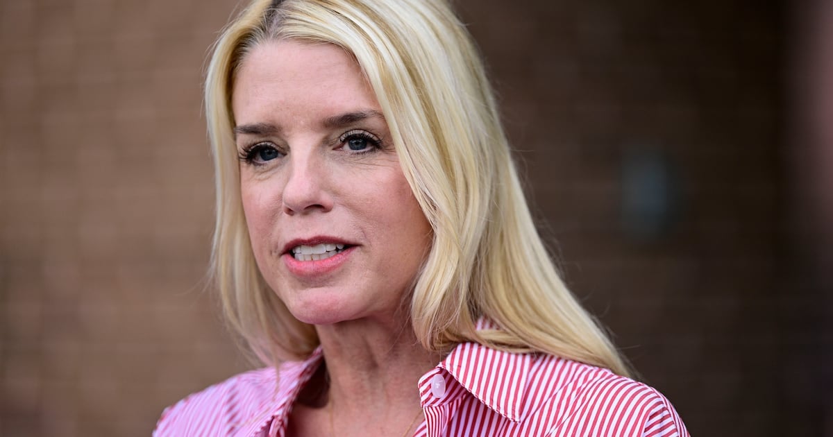 Trump utpeker Pam Bondi til justisminister etter at Matt Gaetz trakk seg