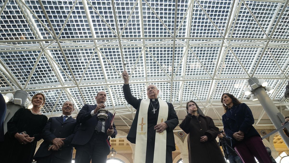 Vatican unveils photovoltaic roof as part of Pope's pledge to move to green energy