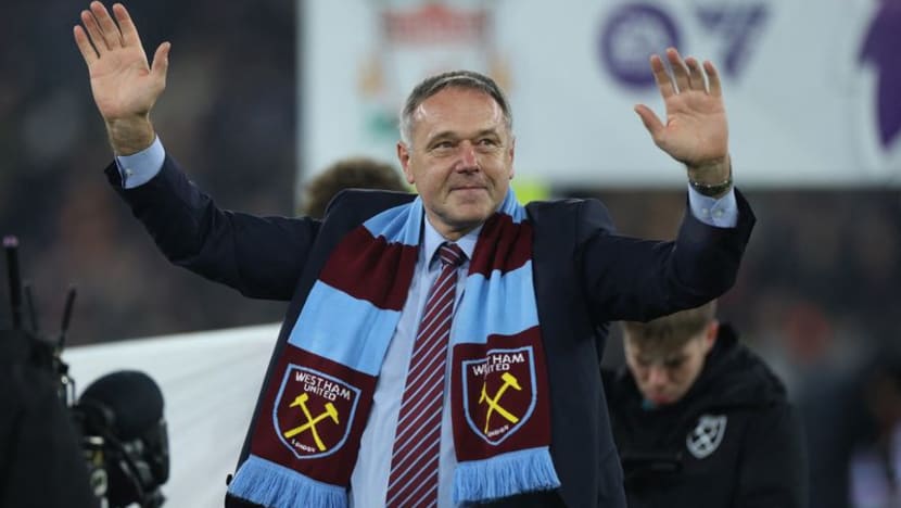 Miklosko halts cancer treatment, makes emotional appearance at West Ham