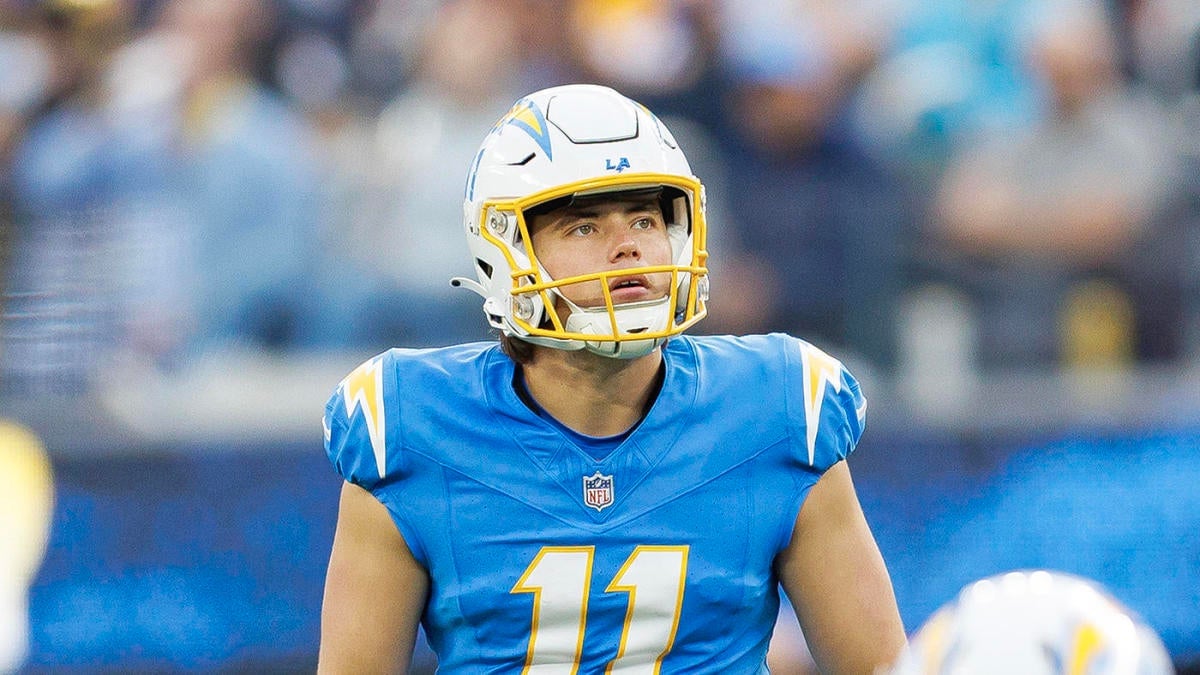 NFL's obscure fair-catch free kick rule left several Chargers players totally confused: 'Is it two points?' - CBS Sports