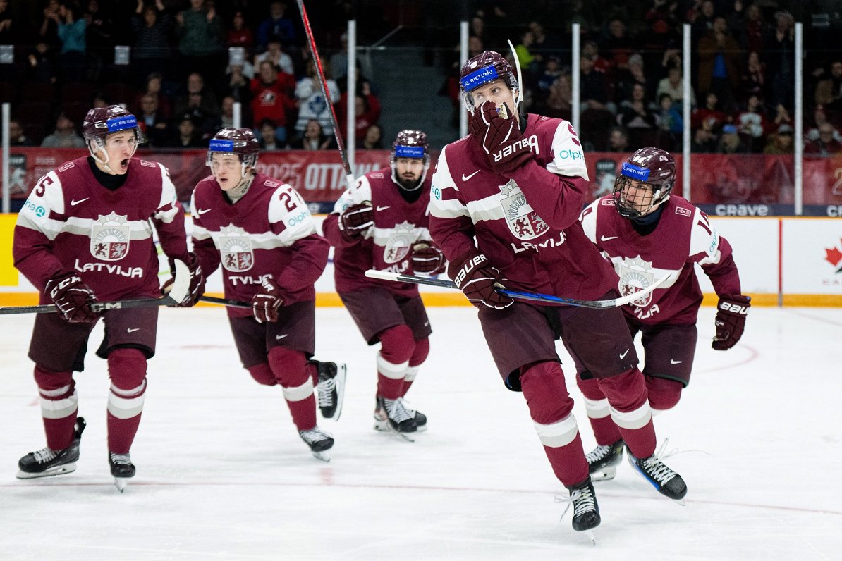 Latvijas U-20 hokejisti «nenolauž» zviedrus un izstājas no cīņas par medaļām